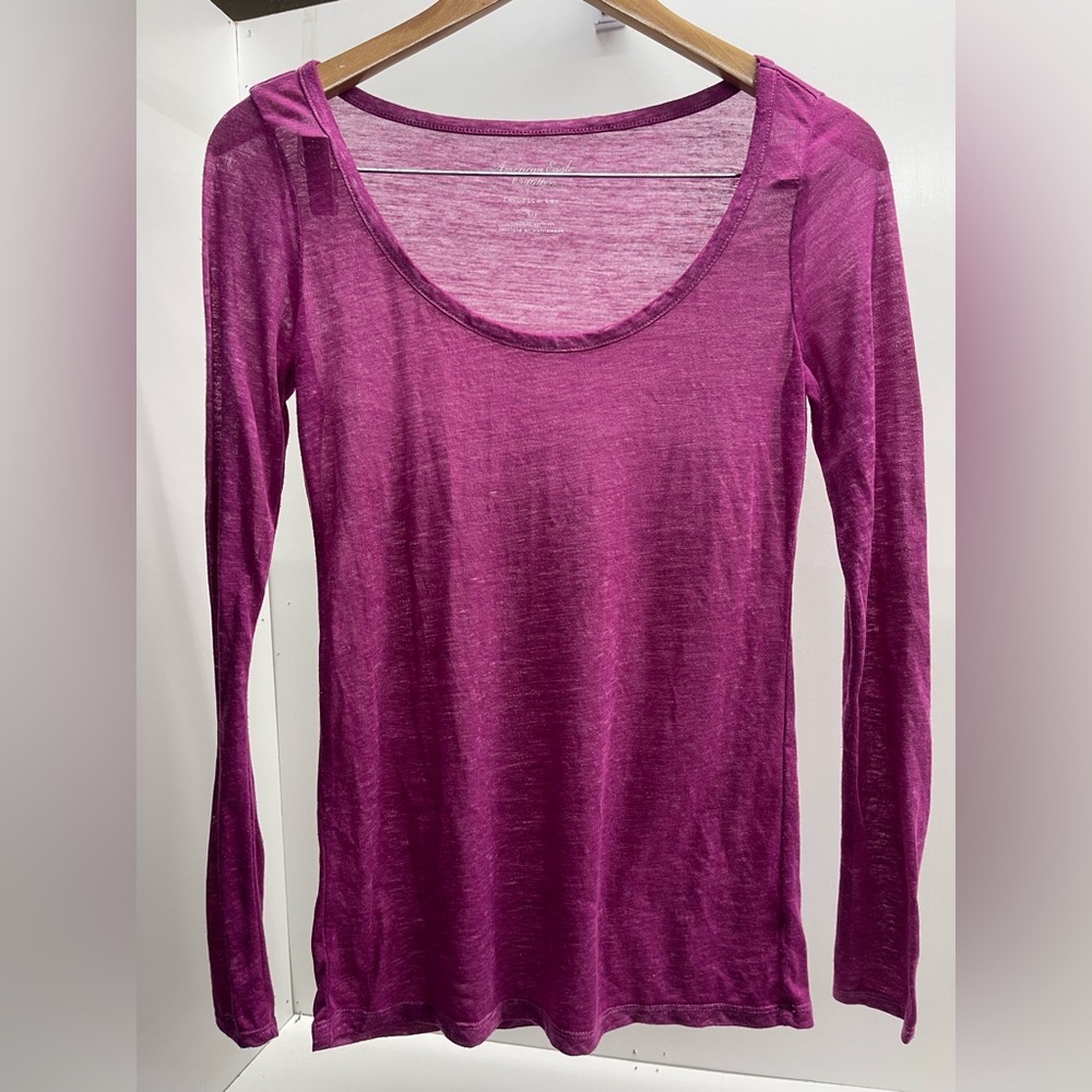 American Eagle Outfitters Magenta Long Sleeve Tee